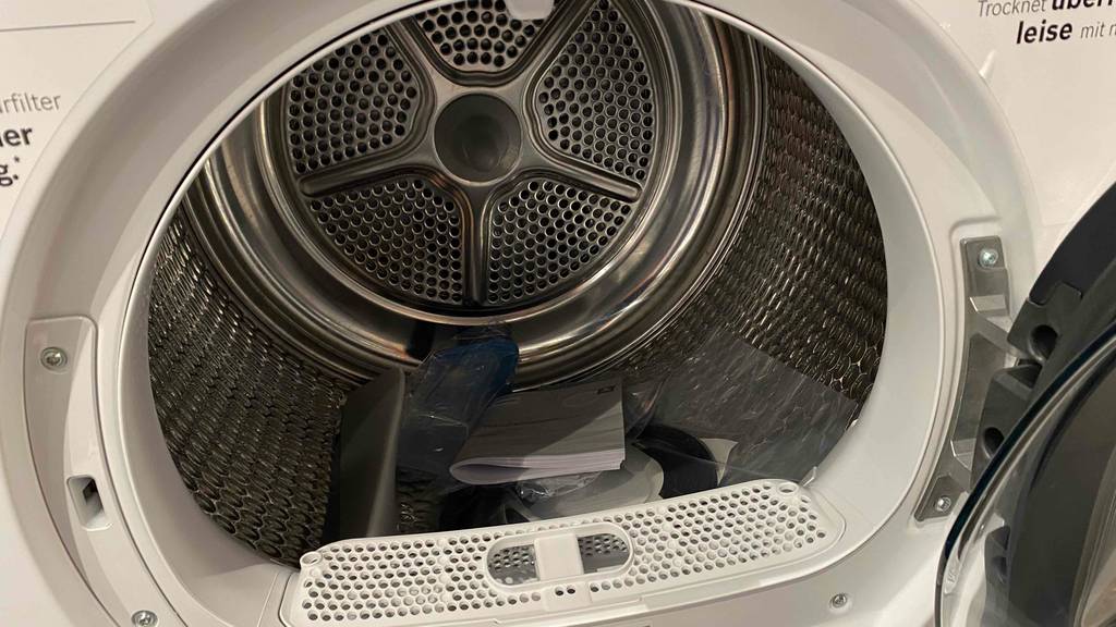 Innenraum von einem getesteten Wärmepumpentrockner mit einem Fassungsvermögen von 9 kg.