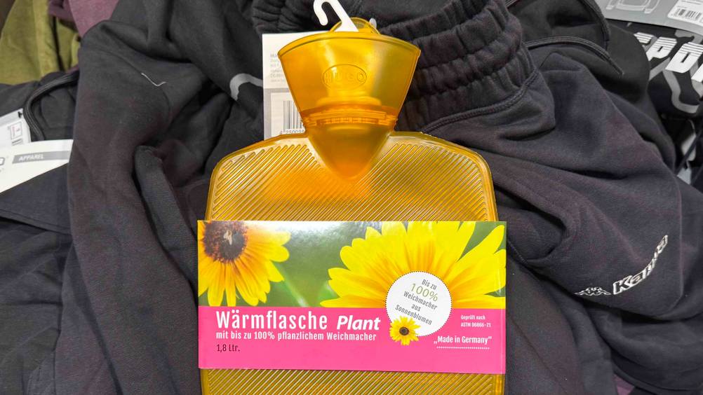 Wärmflasche-Gummi-Test: Nahaufnahme des Einfüllstutzens.