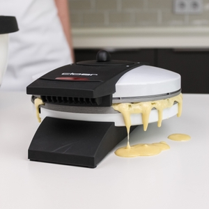 Ein getestetes Waffeleisen läuft über.