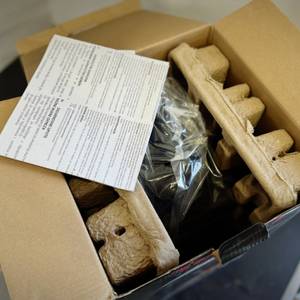 Das getestete Waffeleisen von Tefal wird ausgepackt.