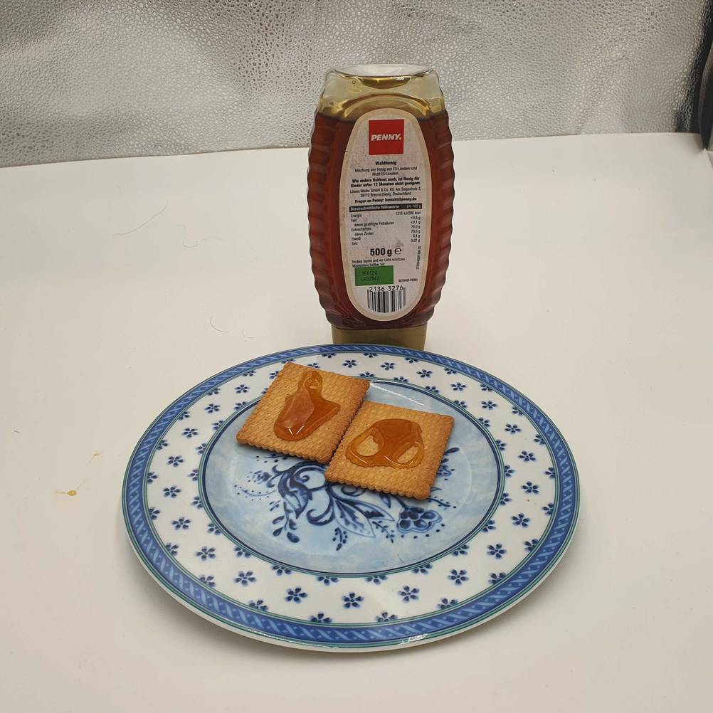 Zwei Kekse mit Waldhonig