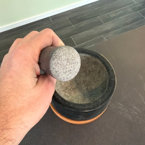 Die Unterseite vom Stößel vom Waldwerk-Mörser.