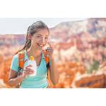 Wanderhemd-Test: Eine Frau mit Sonnencreme auf der Nase. 
