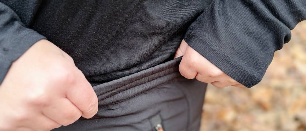 Der Hosenbund der Damen-Wanderhose von Benboy ist flexibel und dehnbar.