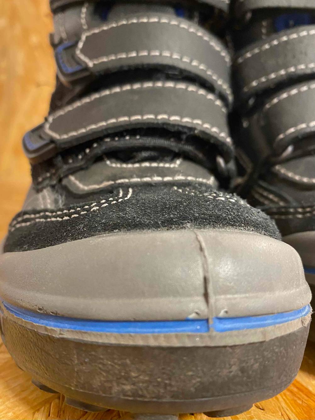 Nahaufnahme der Kappe der getesteten Wanderschuhe für Kinder von vorne.