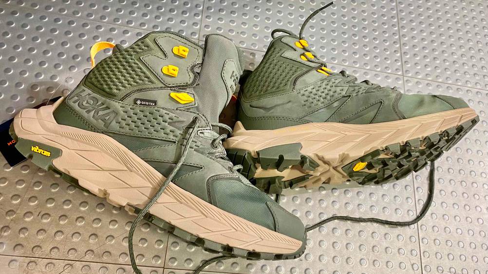 Getestete Unisex-Hoka-Wanderschuhe mit festen Sohlen.