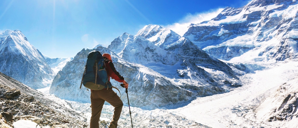 Wandersocken im Test: Wanderer im Gebirge