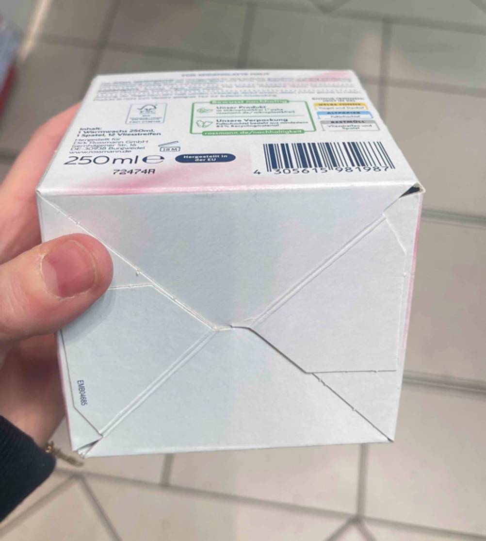 Nahaufnahme des Bodens der Verpackung des getesteten Warmwachses.