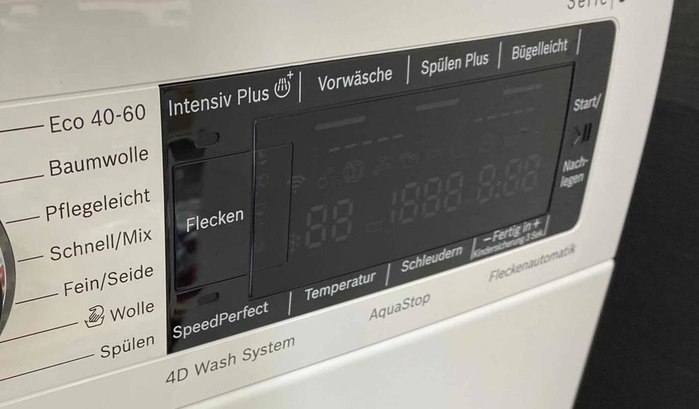 Waschmaschine 9 kg im Test: Nahaufnahme des Displays.