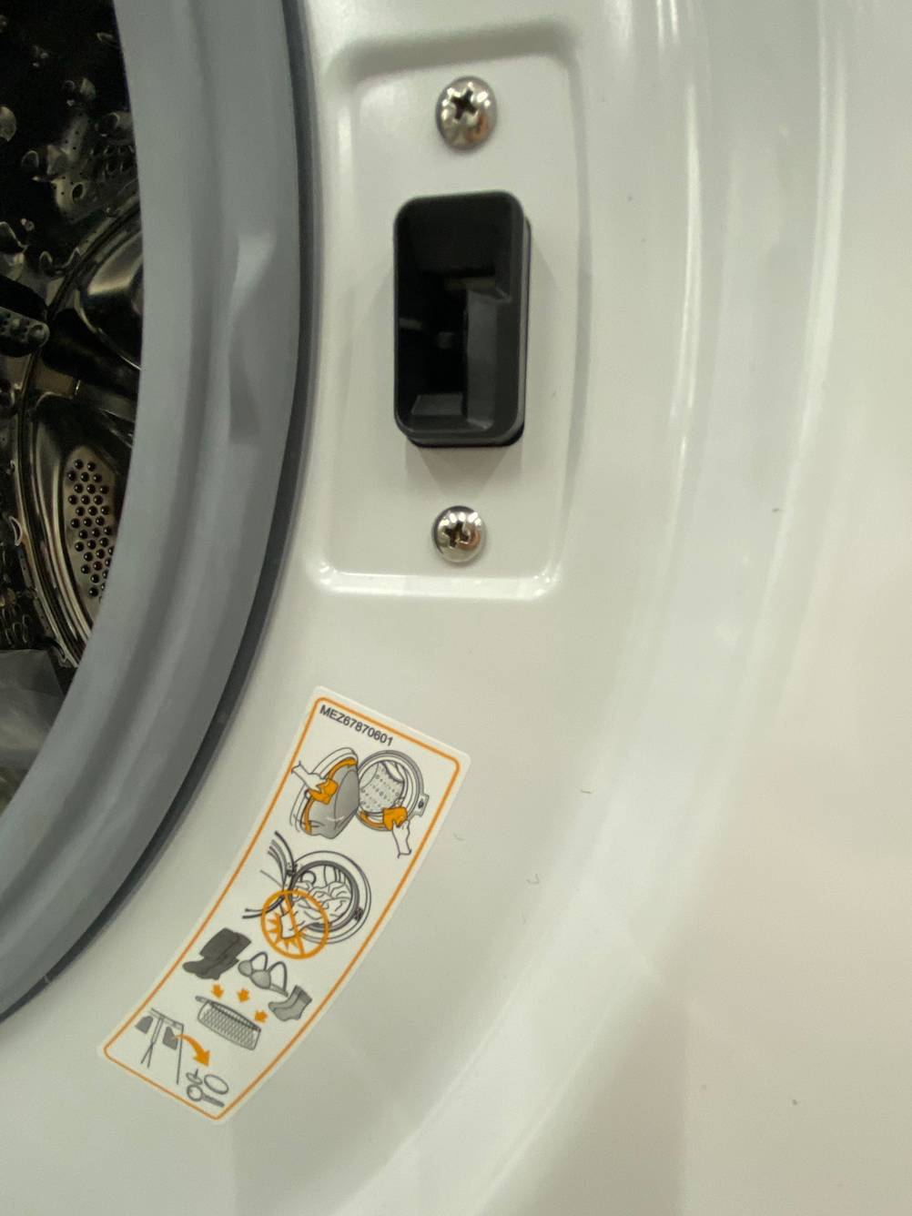 Nahaufnahme des Türlocks einer Waschmaschine im Test.