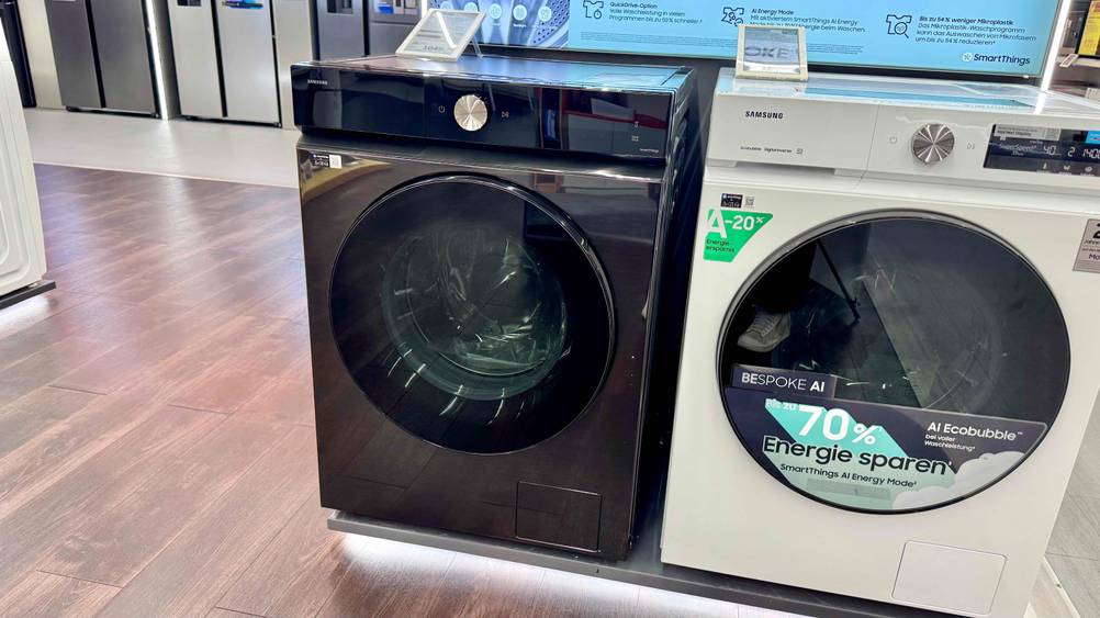 Der Waschtrockner 9 kg im Test mit geschlossener Klappe.