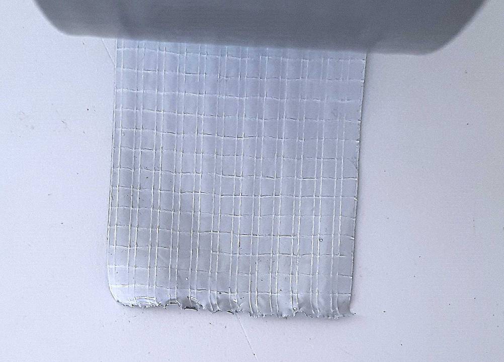 Wasserfestes Klebeband im Test: Nahaufnahme der Klebefläche.