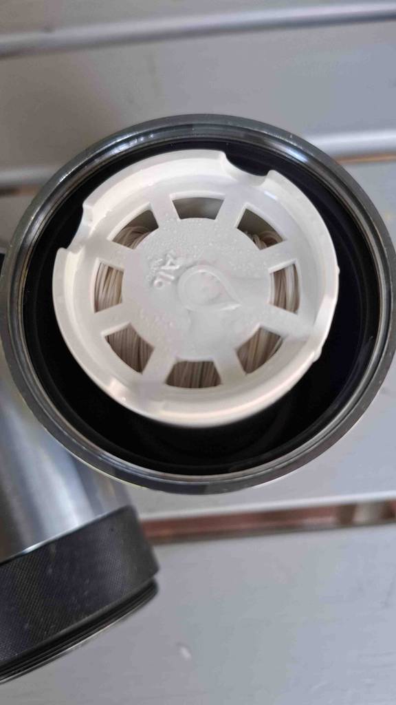 Detailansicht der Spule eines getesteten Wasserfilters für das Wohnmobil.