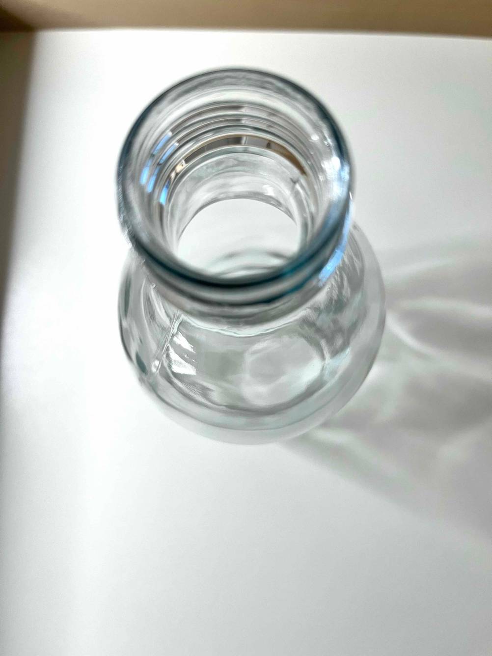 Wasserkaraffe getestet: Nahaufnahme des Ausgusses von oben.