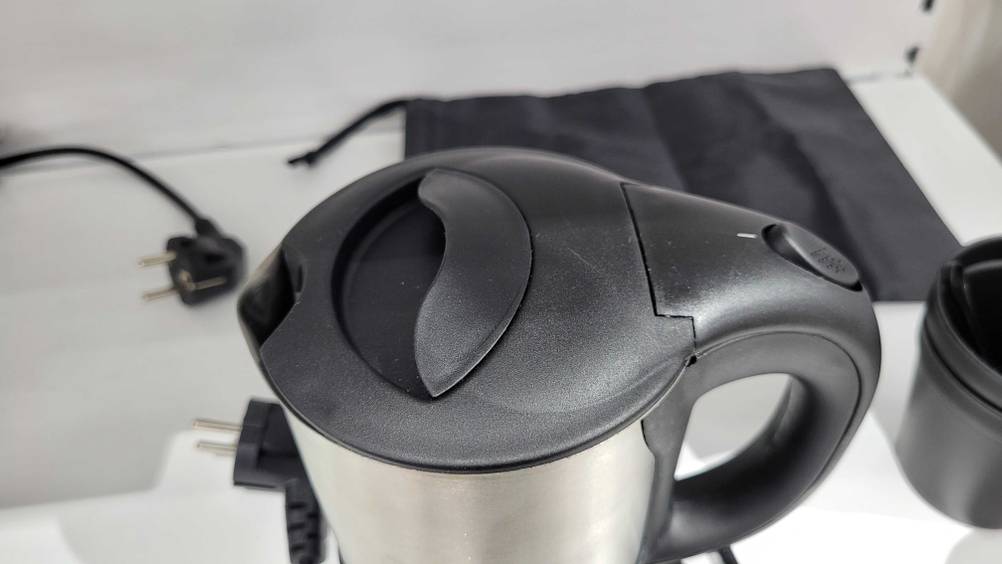 Getestet: Der Wasserkocher 0,5 Liter von oben mit Bedienelement.