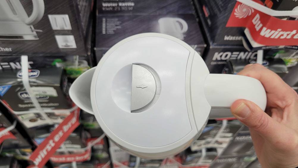 Wasserkocher (weiß) im Test: Nahaufnahme des Deckels von oben.