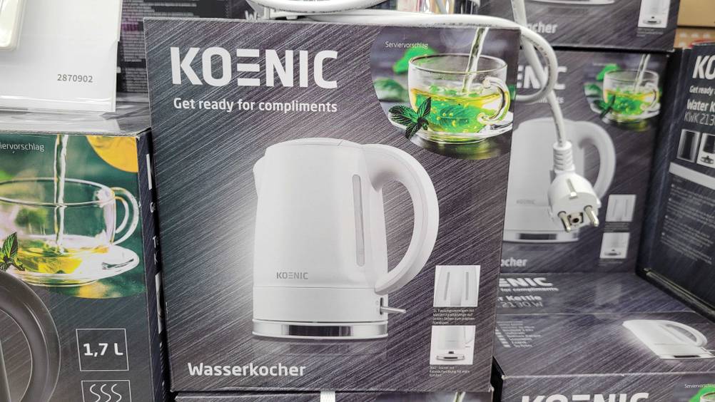 Die Originalverpackung des getesteten Wasserkocher (weiß) von vorne.