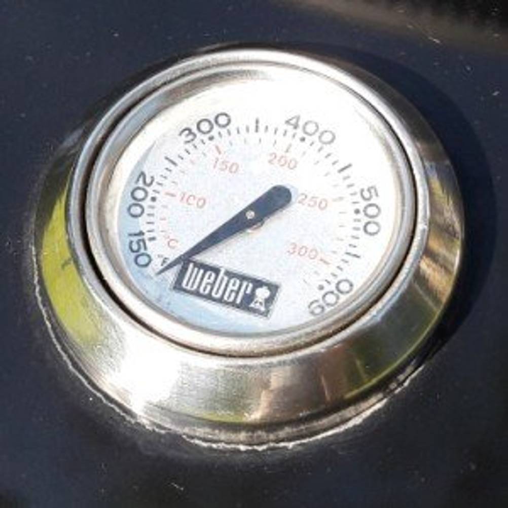 Weber-Grillthermometer im Deckel