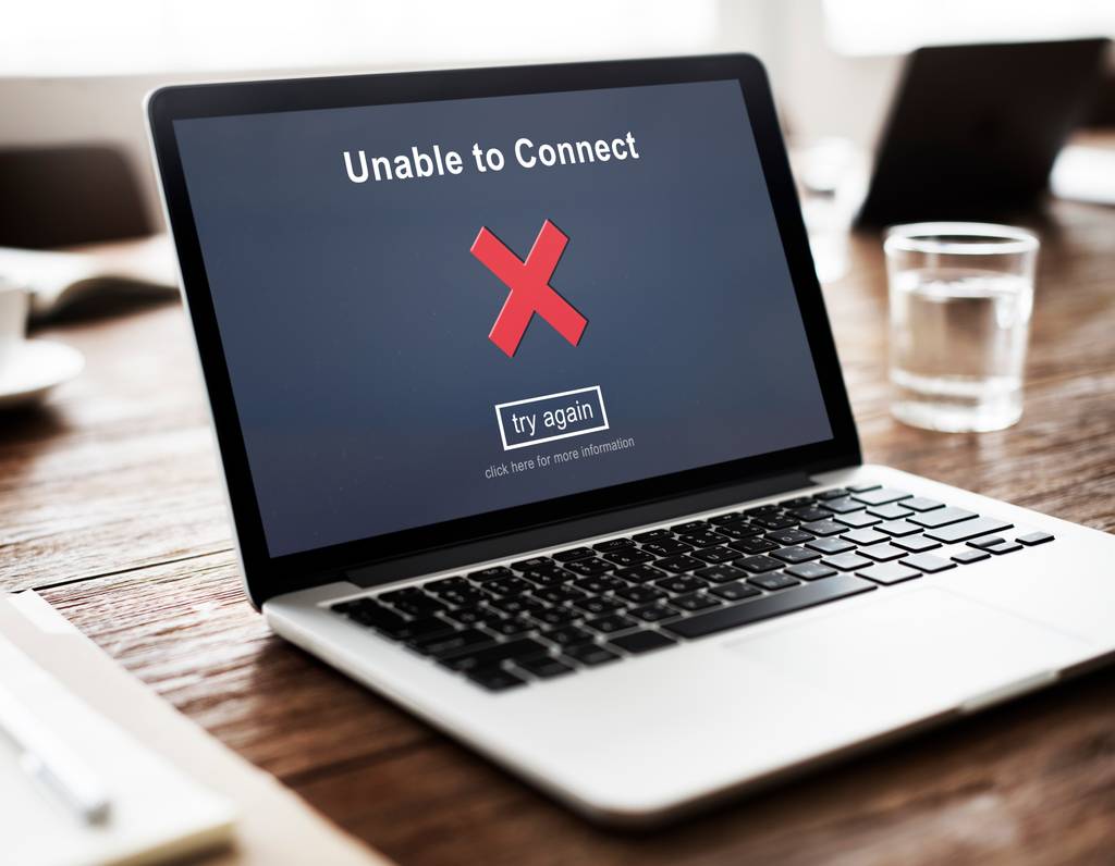 Der Bildschirm eines Laptops zeigt an, dass eine Verbindung zur Seite nicht möglich ist.
