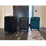 Drei Weichschalenkoffer stehen in einem Flur