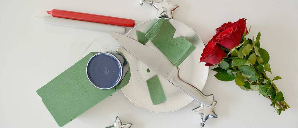 weihnachtsdeko-selber-machen-fuer-draussen-steckmasse-blumen