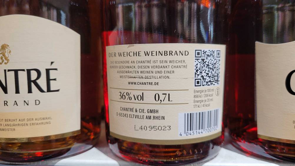 Weinbrand-Test: Nahaufnahme des Labels auf der Rückseite mit Informationen.