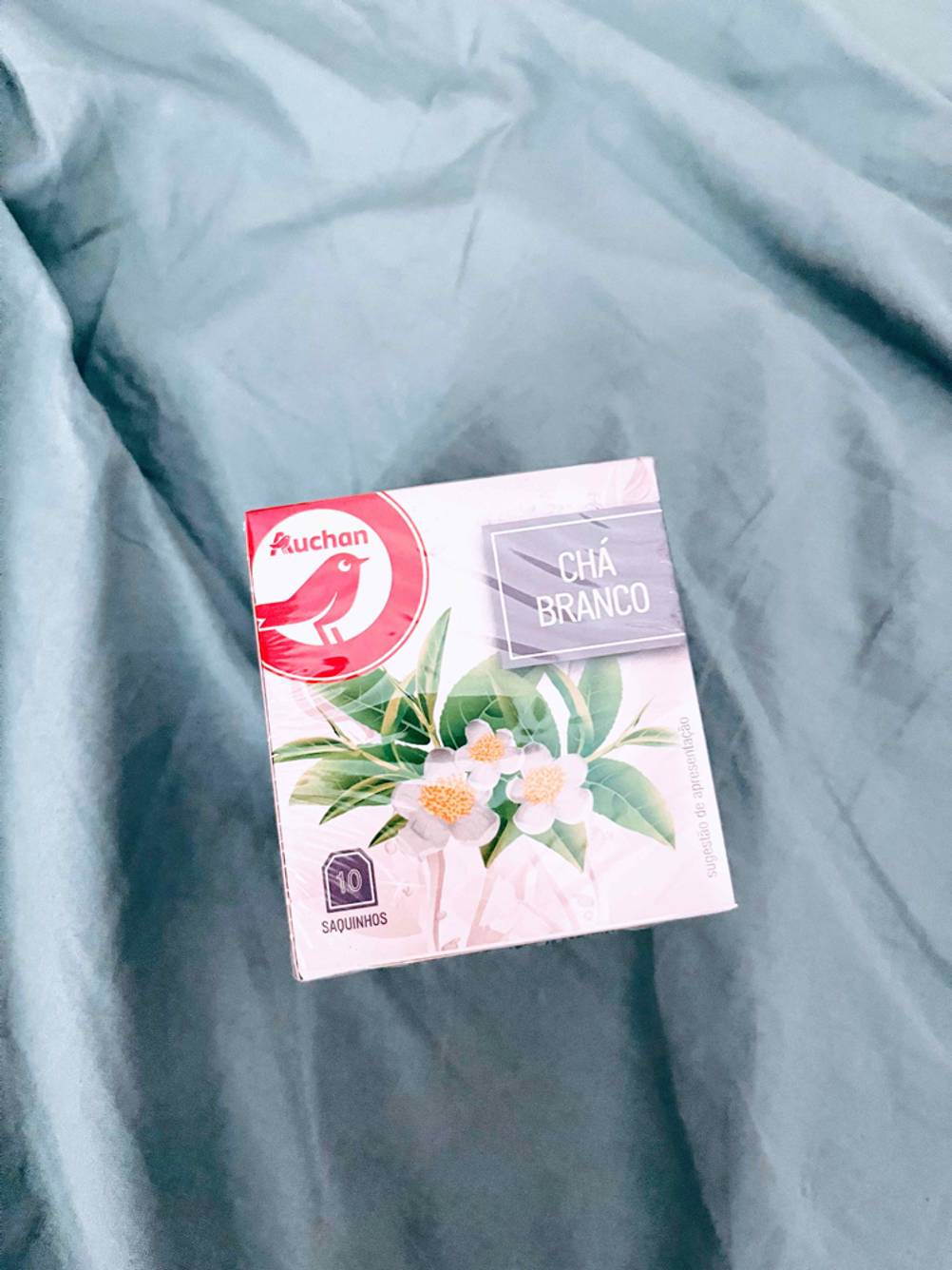 Eine Packung getesteter weißer Tee.