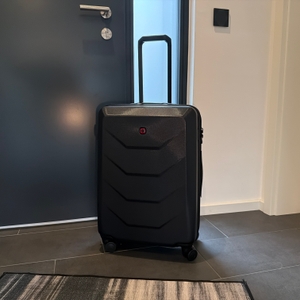 Der Wenger Prymo steht auf einem gefliesten Boden