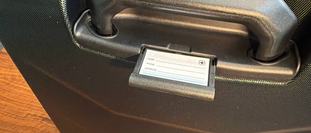 Ein kleines Schild am Wenger Prymo zur Angabe von Daten des Besitzers