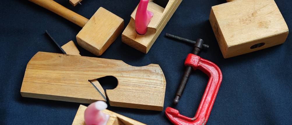 Kinder-Werkbank im Test: Verschiedene Holz-Werkzeuge für eine Kinder-Werkbank.