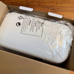Geöffnete Verpackung des Wesco-235-201-01-Brotkasten Grandy