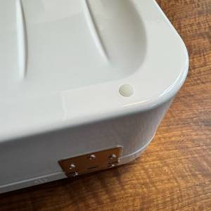 Unterseite des Wesco-235-201-01-Brotkasten Grandy mit Gumminoppen
