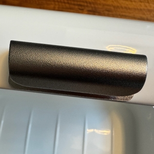 Schwarzer Griff des Wesco-235-201-01-Brotkasten Grandy