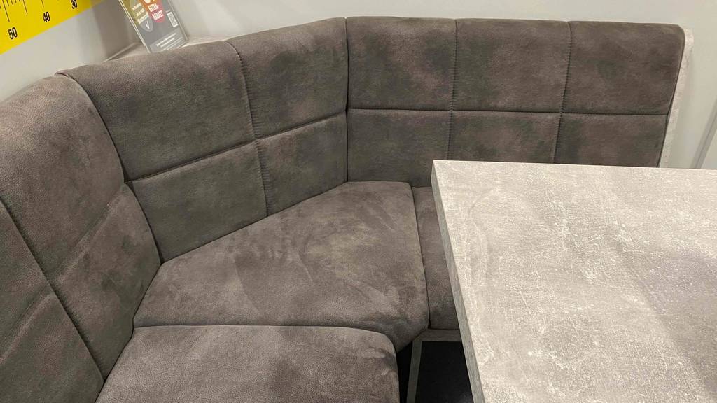 Detailansicht der Eckbank einer Eckbankgruppe im Test.