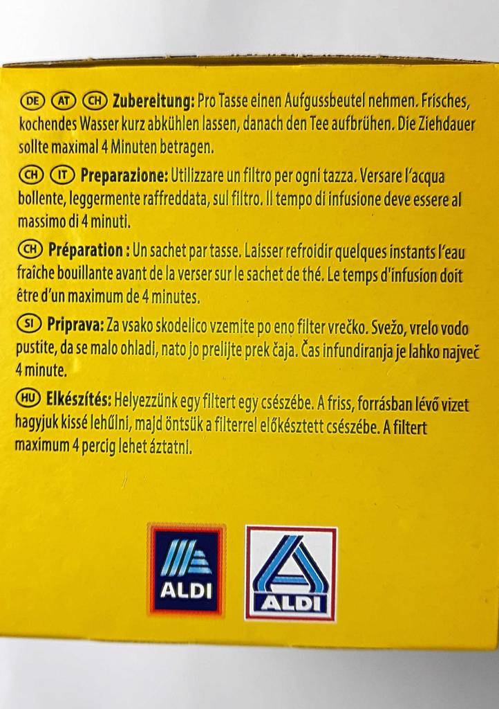 Nahaufnahme der Zubereitungsbeschreibung auf der Verpackung eines getesteten grünen Tees im Beutel.