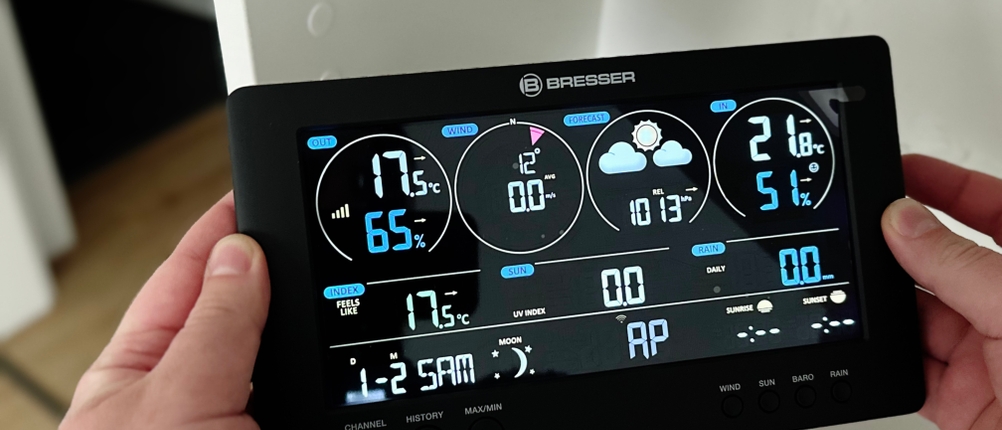 Einige Anzeigen finden sich auf dem Display der Bresser-Wetterstation.