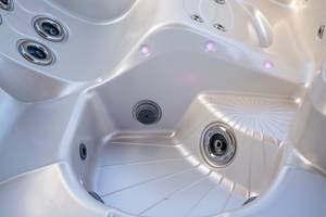whirlpool-badewanne-große-und-kleine-jets