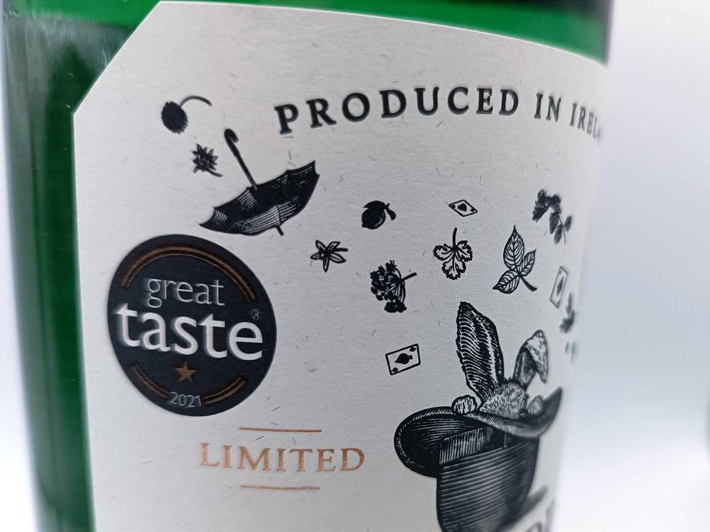 Detailaufnahme des Etiketts vom Wild Borrow London Dry Gin.