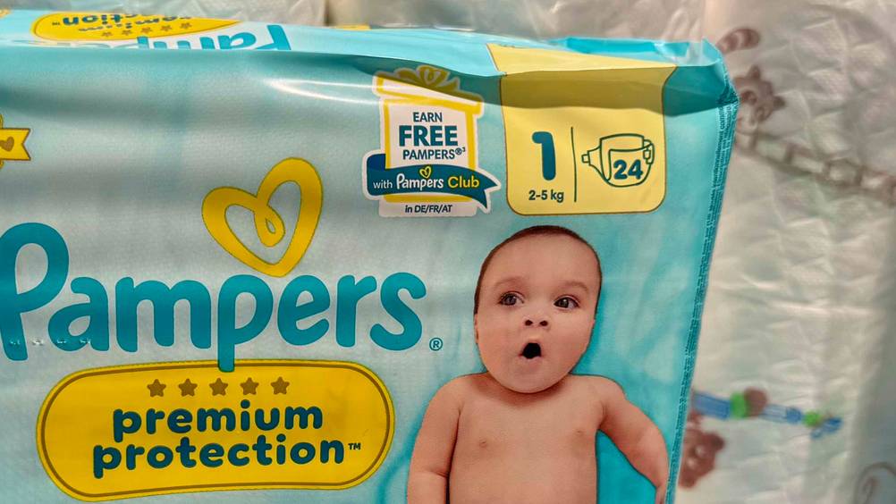 Windeln Größe 1 im Test: Nahaufnahme der Verpackung mit Angaben zum Packungsinhalt.