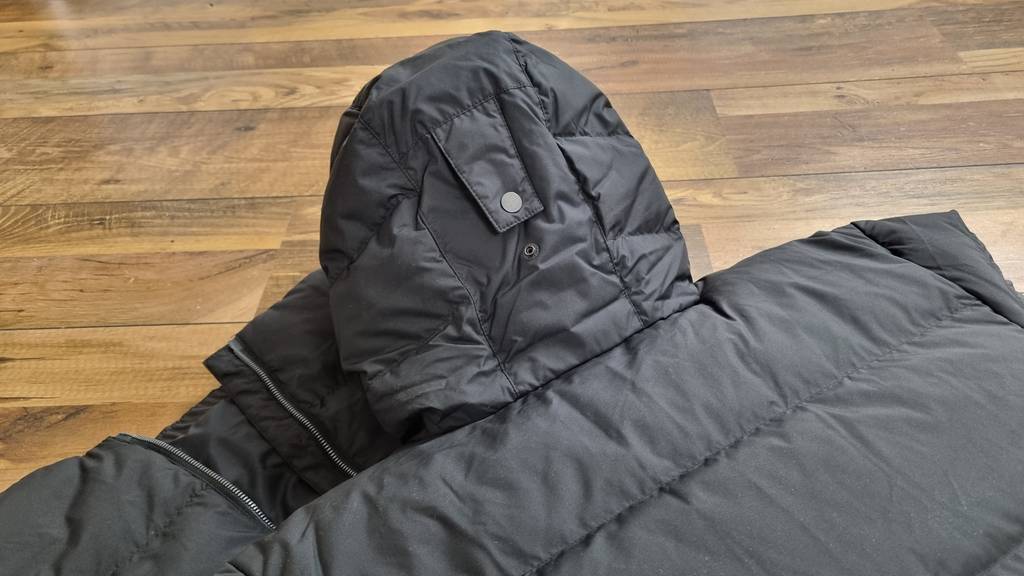 Auf dem Bild: die Winterjacke mit Kapuze Frozen-Palace-Coat der Marke Jacks Wolfskin.