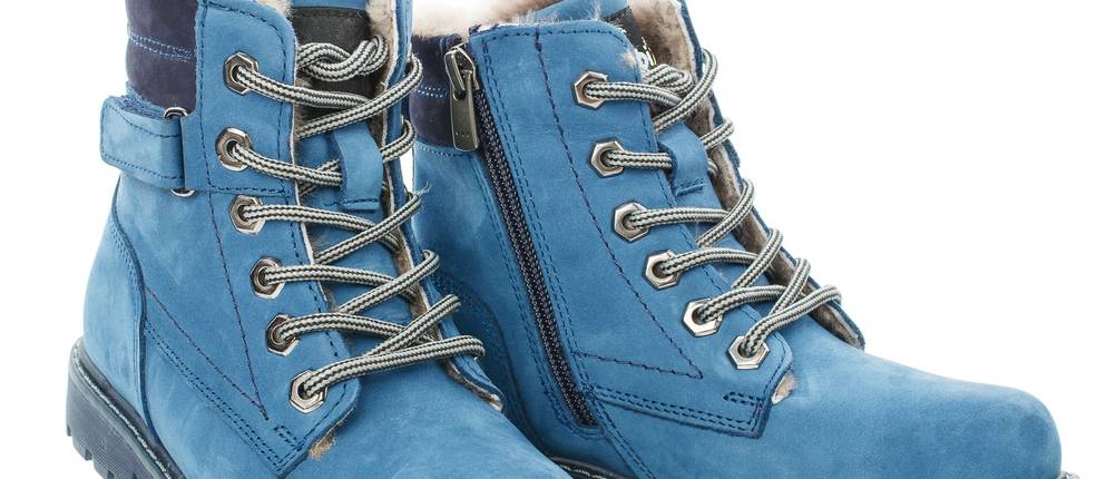 Winterstiefel-Herren-Test: Blaue Boots mit Reisverschluss