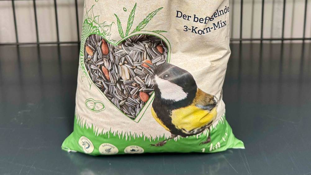 Wintervogelfutter getestet: Nahaufnahme der Grafiken auf der Verpackung.