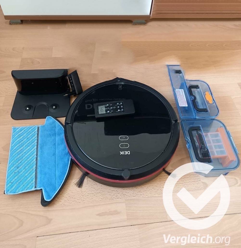Das Zubehör eines getesteten Wischroboters im Überblick.