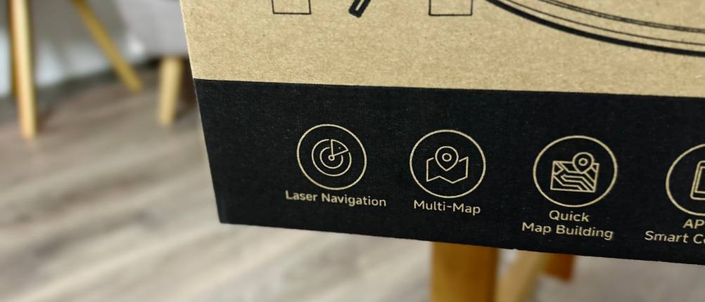 Nahaufnahme der Verpackung des Monsga-Wischroboters zeigt Infos zur Navigation des Geräts.