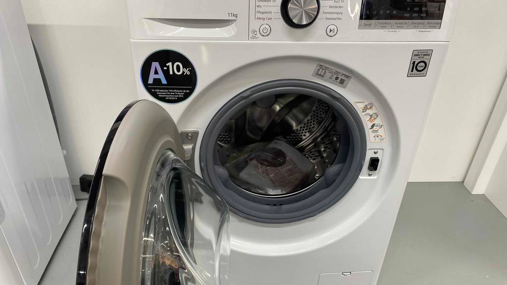 Wlan-Waschmaschine im Test geöffnet.