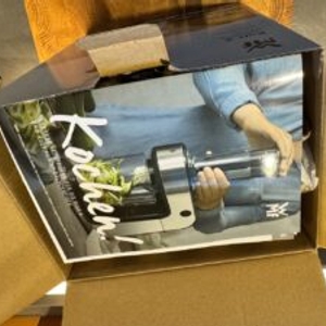 Der geöffnete Karton des WMF Kult X.