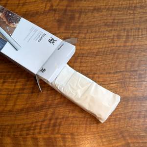 Die Wmf 1291716046 wurden halb aus dem Karton gezogen