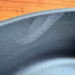 Leichte Verschmutzungen auf dem Gusseisen des WMF 571464290