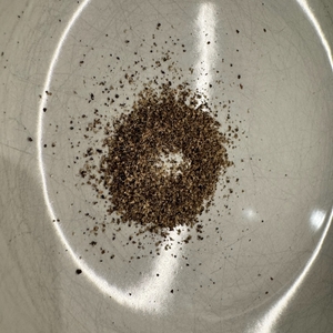 Feiner Pfeffer in einer Schale mit der WMF 667374500