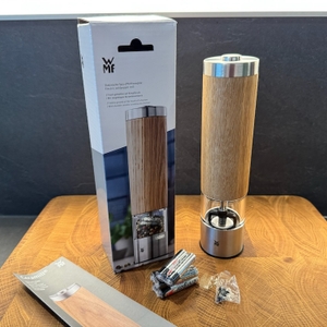 Karton der Pfeffermühle, Pfeffermühle von WMF, Anleitung, Batteriefach